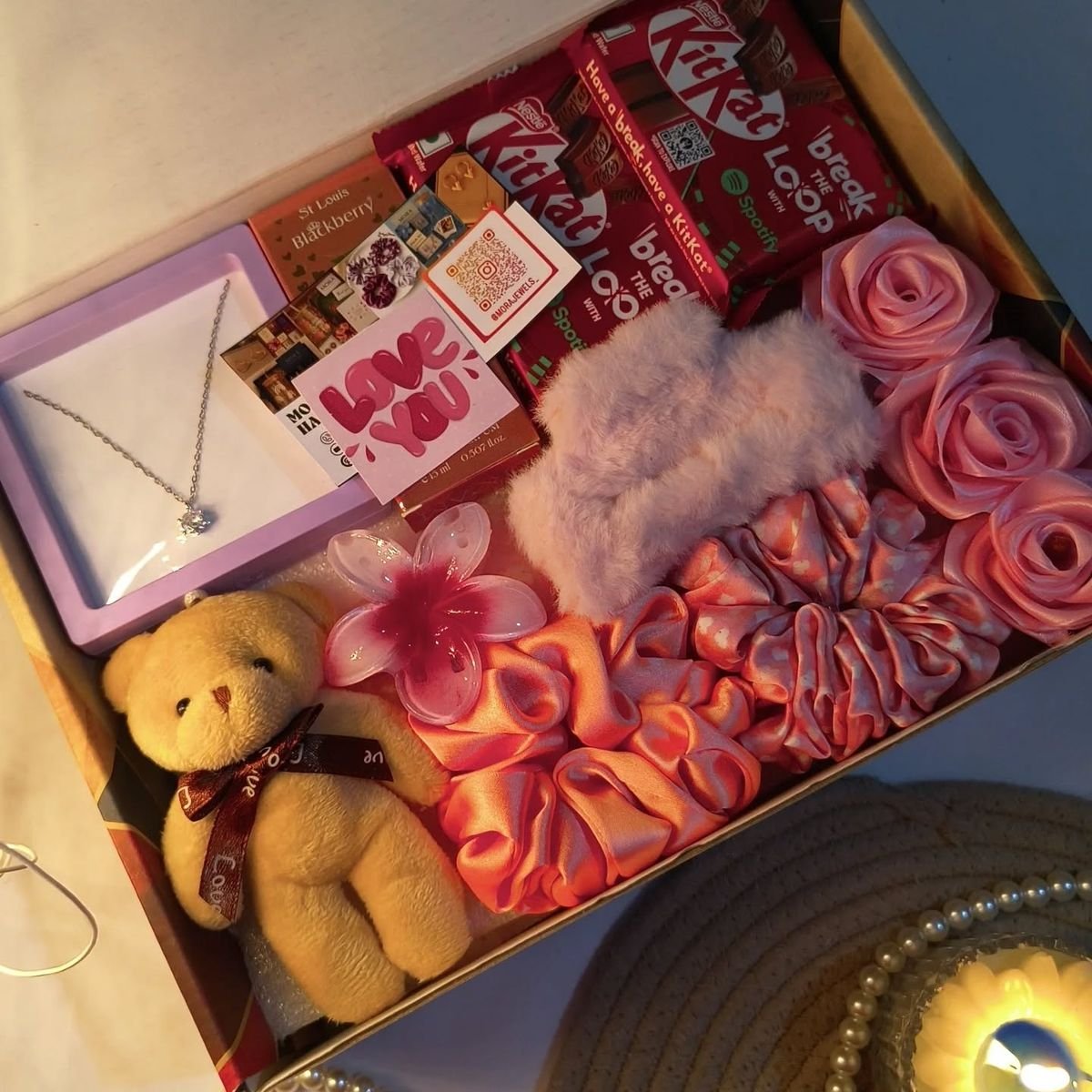 33d5ebe479e4b1e5228378a0e1e3fda7 Sweet Crush Surprise Gift Box - Image 1